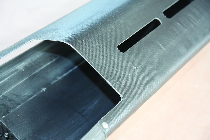 CFRT闆：玻纖(xian)增強熱塑(sù)性複合材(cai)料在軌道(dào)交通的應(ying)用