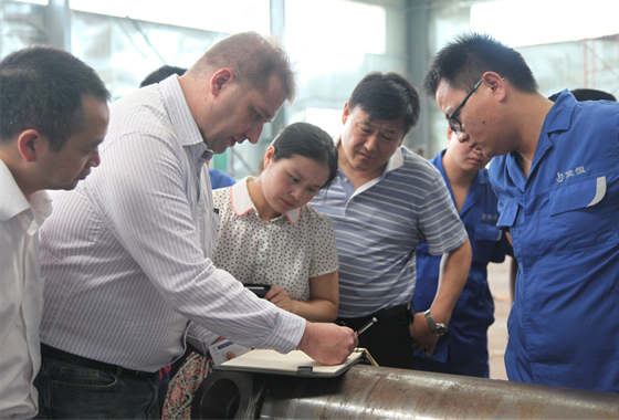 德(dé)國專家(jiā)現場指導(dǎo).jpg